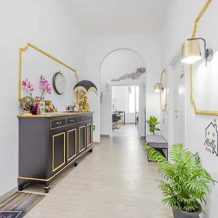 Molly Oda ve Kahvaltı Roma
